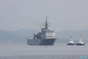 林田港で自衛隊艦艇を見る