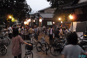 横津八坂神社で夕涼み