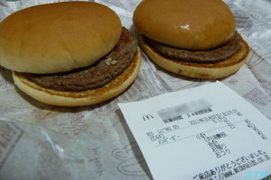 マクドナルドで無料ハンバーガーを貰う