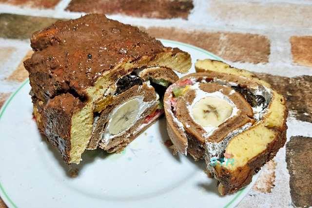 ホットケーキミックスでホットケーキを焼いてロールケーキっぽいものを作る（しかし失敗）