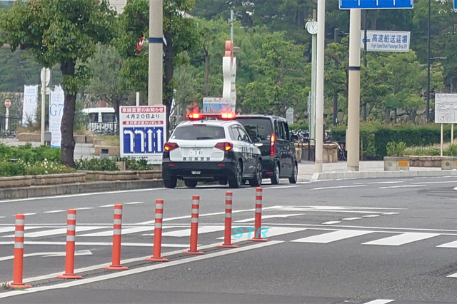 高松市サンポート 小豆島フェリー乗り場前での横断歩行者妨害取締り その2