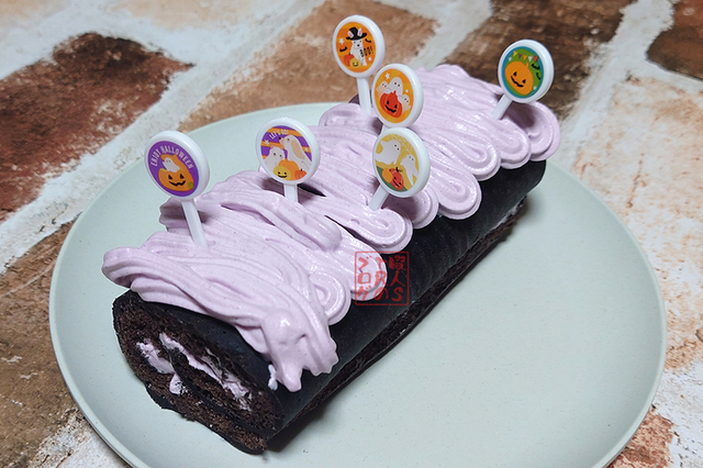 ハロウィンらしいロールケーキを作る