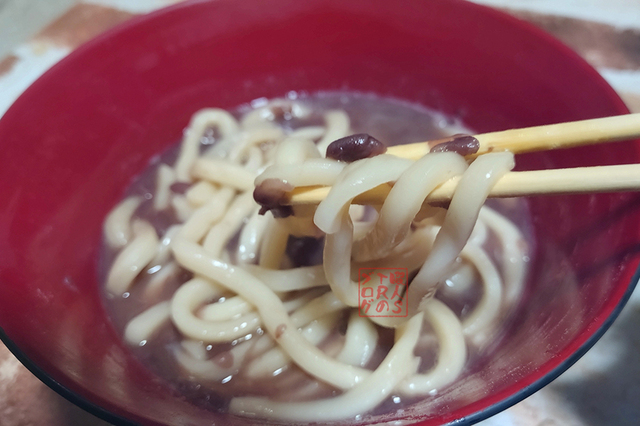 あずきバーでぜんざいうどんを作る